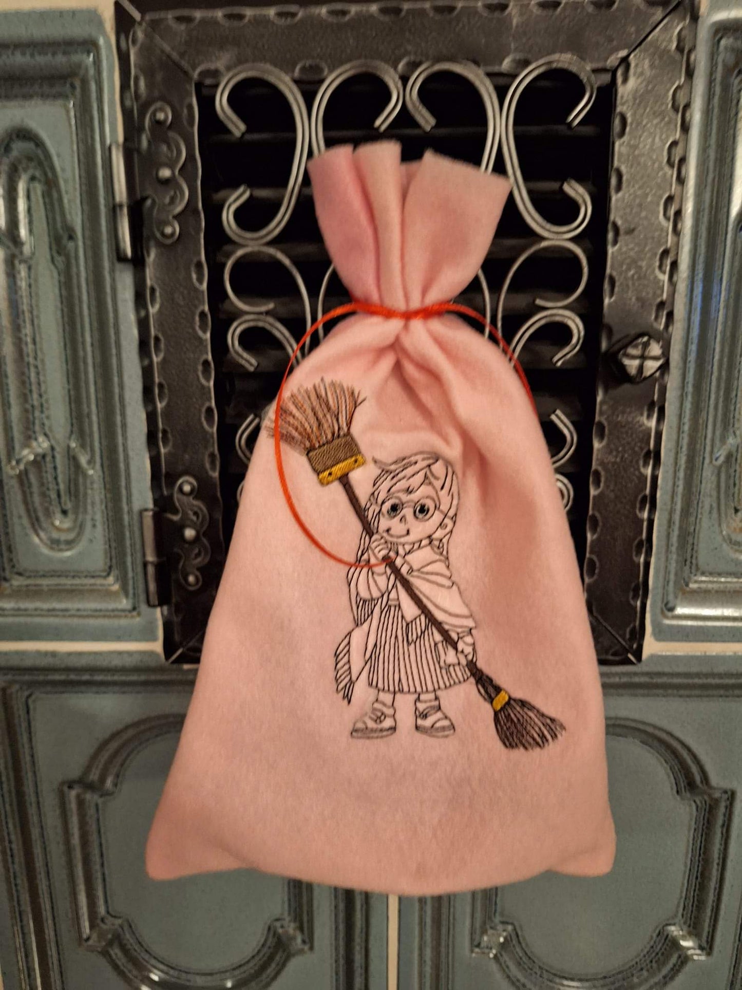 Der Besen Junge Frau in 5 Größen ab 13x14