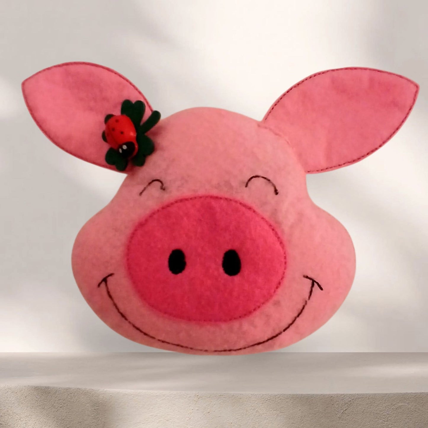 Schwein Manni in 2 Größen und je 4 Ausführungen. Applikation ITH 10x10 13x13