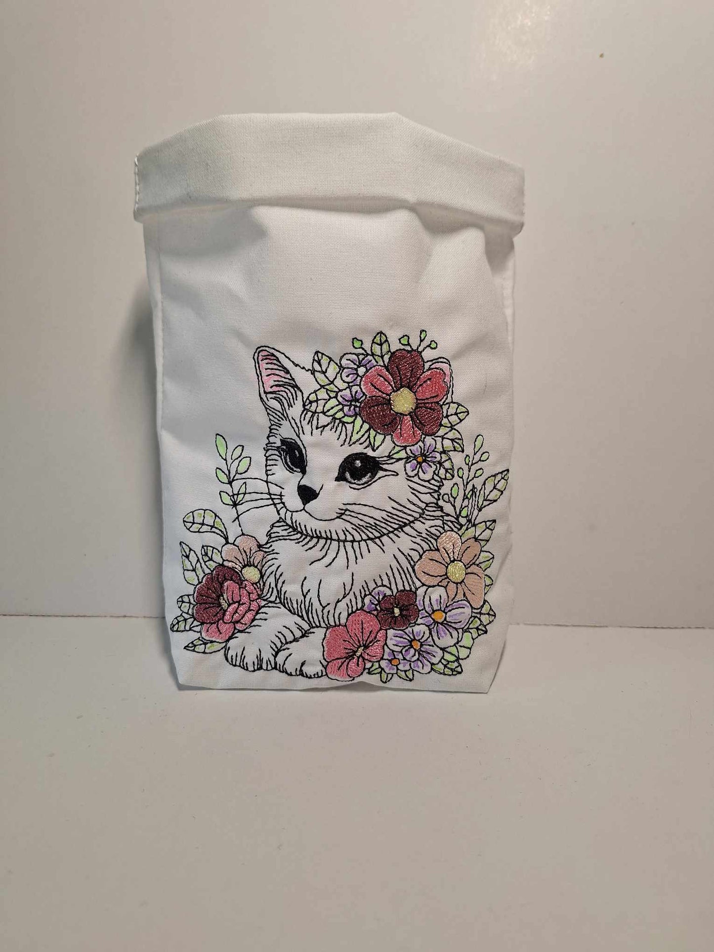 Katze mit Blumen ab 10x10 in 5 Größen
