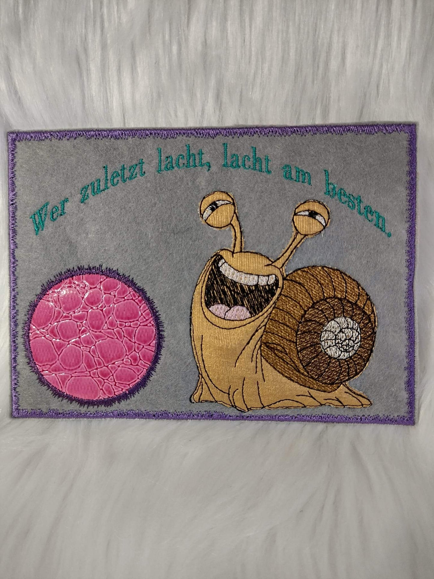 MugRug 13x18  Schnecke     Wer zuletzt lacht,  lacht am besten.