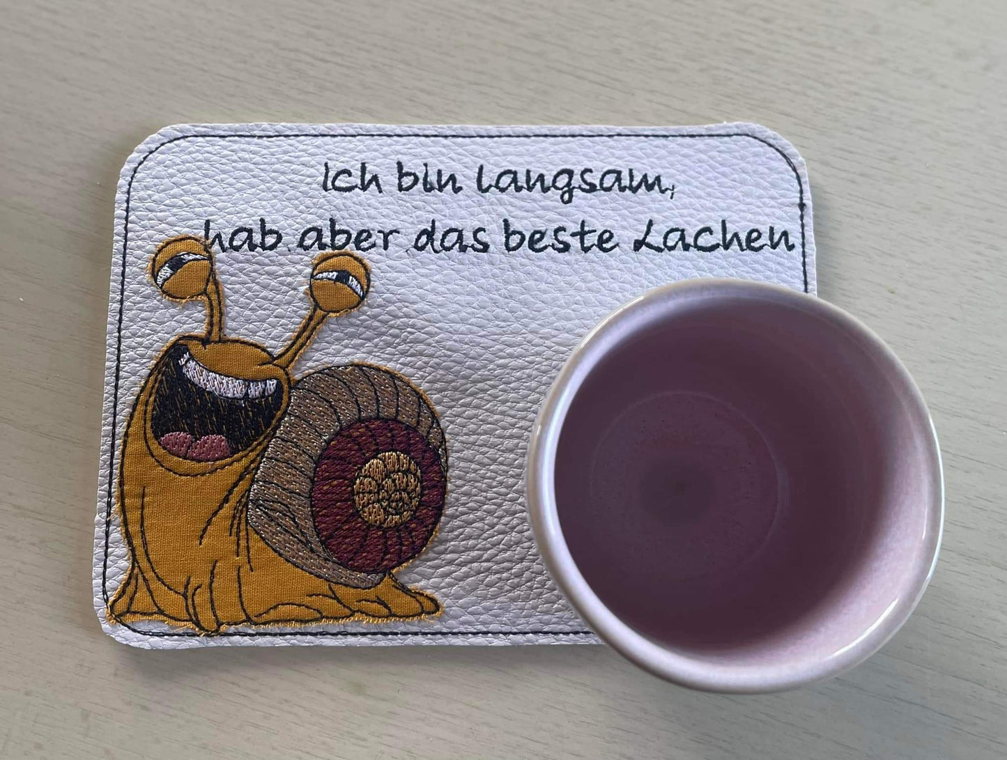 MugRug 13x18  Schnecke     Wer zuletzt lacht,  lacht am besten.